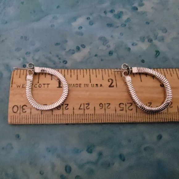 Vintage Silver Tone Chain Drop Pierced Earrings - Picture 2 of 3